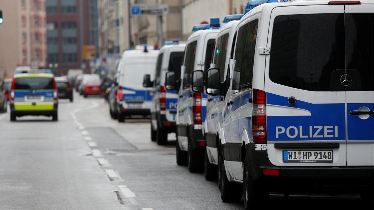Berlin'de otomobil kalabala dald: ok sayda yaral var