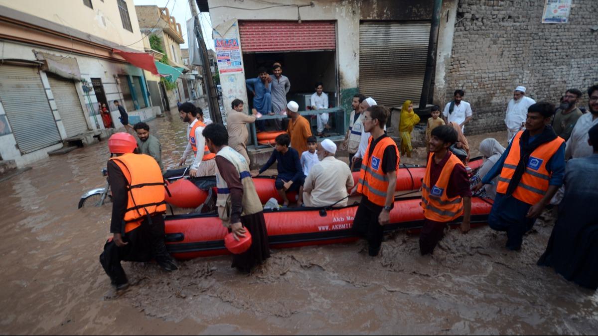 Pakistan'da takn riski: 110 bin kii tahliye edildi