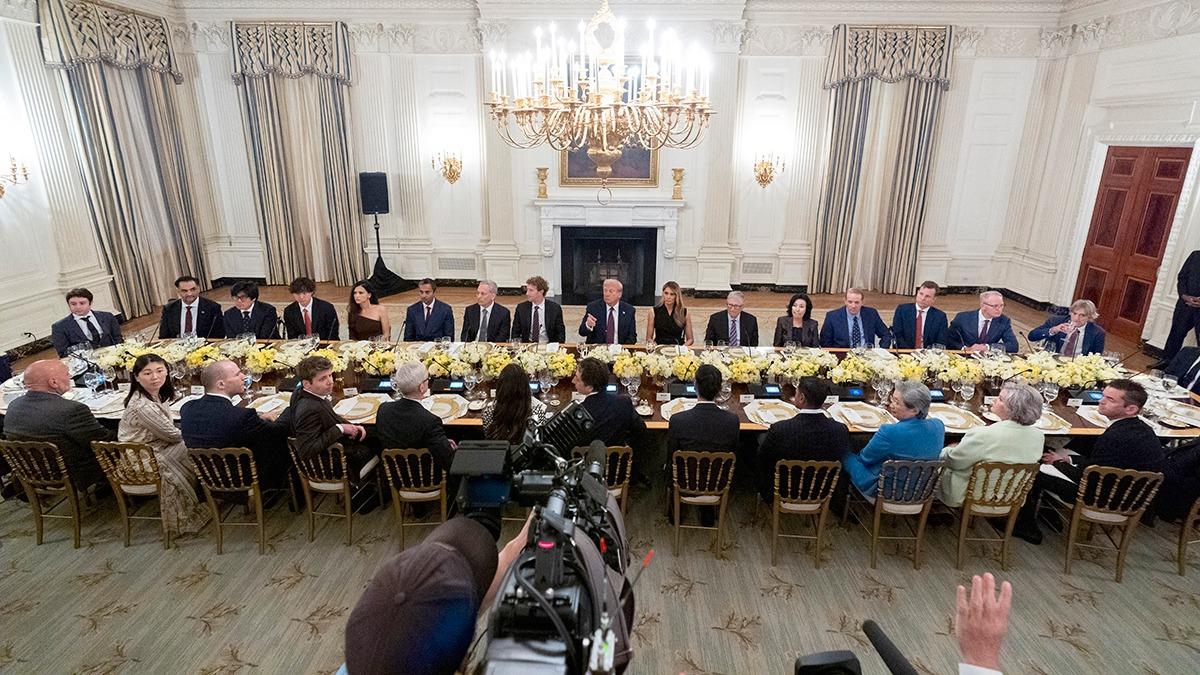 Trump hepsini Beyaz Saray'da arlad! Eski sa kolunu yok sayd