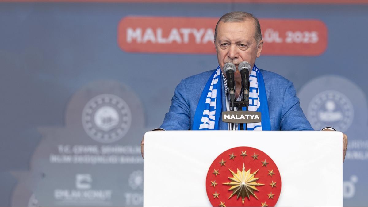 Deprem konutlar teslim ediliyor! Cumhurbakan Erdoan: Deprem turistlerini hsrana urattk