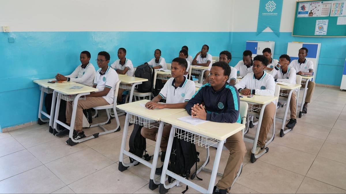 Trkiye Maarif Vakf Somali'de tersine beyin gne katk salyor