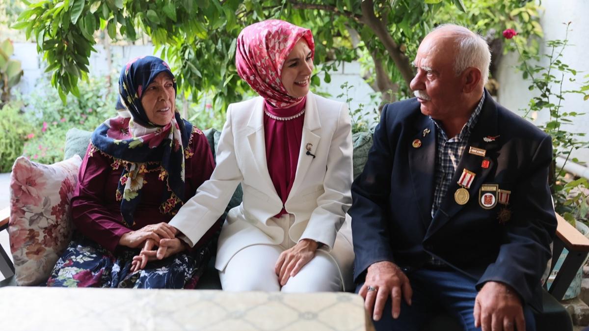 Bakan Gkta'tan, 48 yllk evli Bulut iftine ziyaret: Kymze gelen ilk bakan