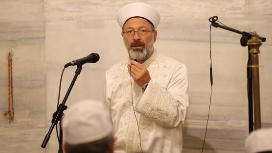 stanbul'da aileler sabah namaznda bir araya geldi