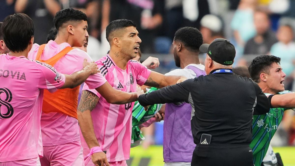 Luis Suarez'e 6 ma men cezas