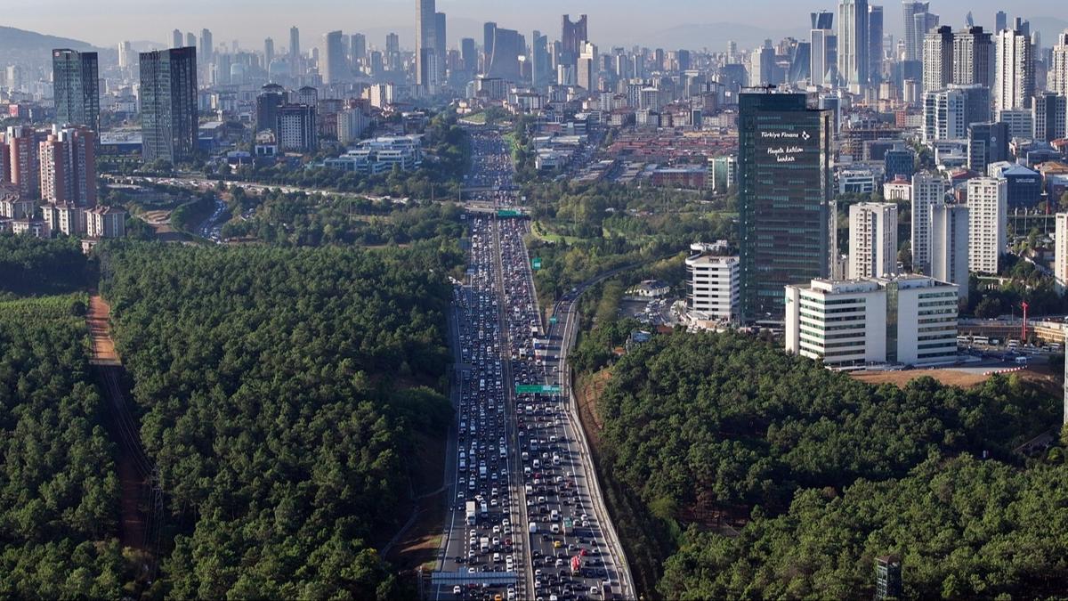 stanbul'da trafik younluu yaanyor