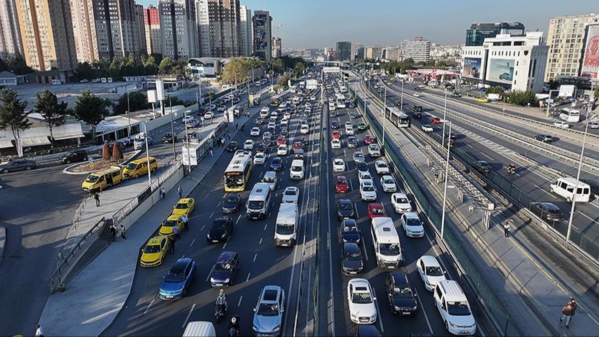 stanbullunun trafik ilesi bitmiyor! Younluk yzde 72'ye ulat