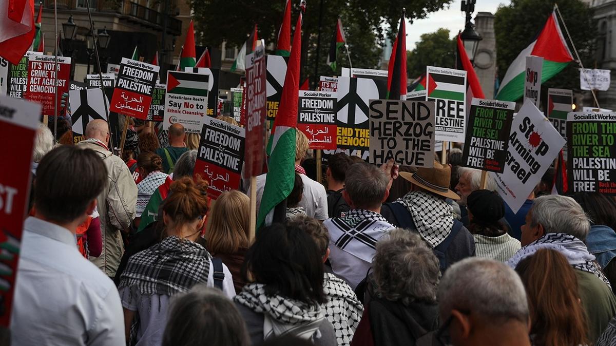 srail Cumhurbakan Herzog Londra'da protesto edildi: Sava sulusu lkede istenmiyor