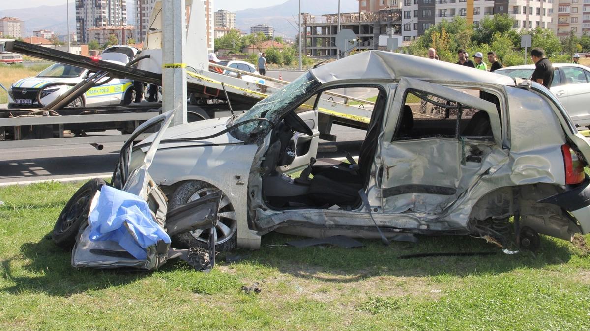 Kayseri'de feci kaza! 2 kii hayatn kaybetti