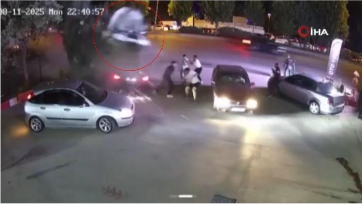 Korkun kaza an kamerada! Uarak oto ykamacya dald
