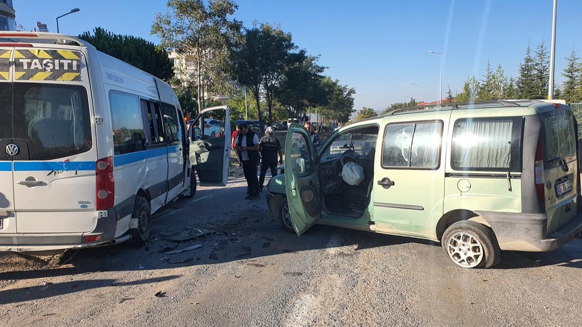 renci servisi kaza yapt yrekler aza geldi! 9 yaral