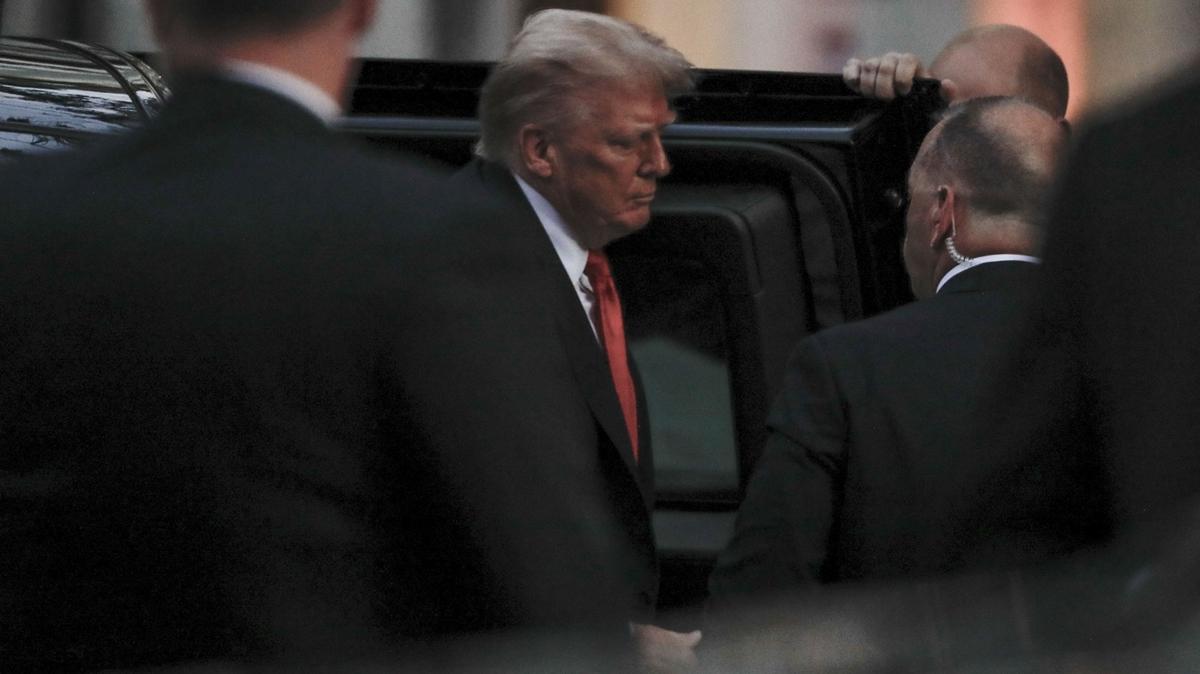 Trump'a gittii restoranda Gazze protestosu! ''Bugnn Hitleri''