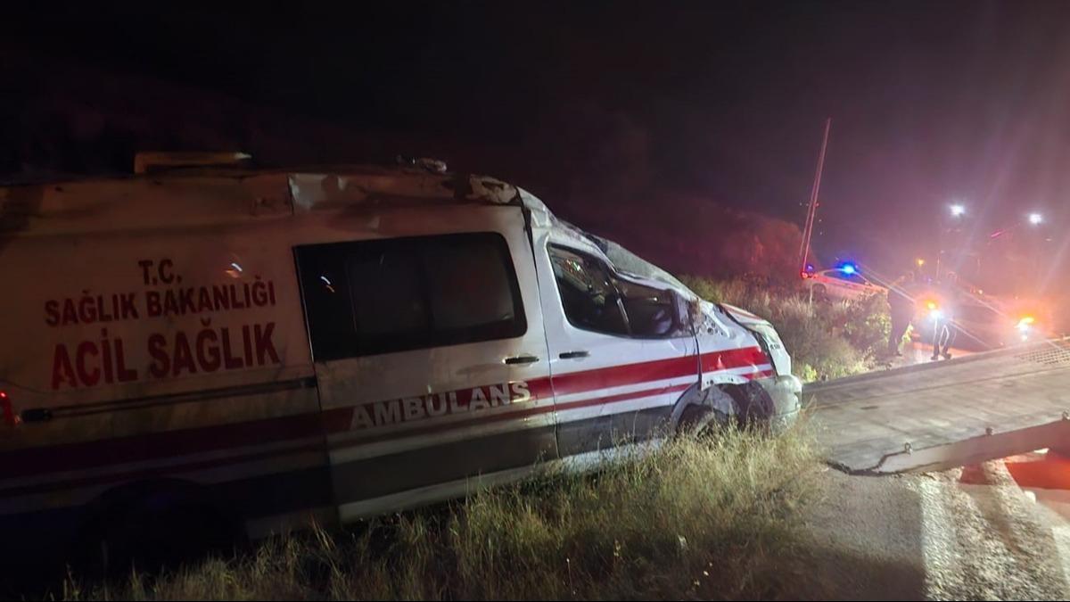 Gmhane'de feci kaza: Ambulans arampole yuvarland