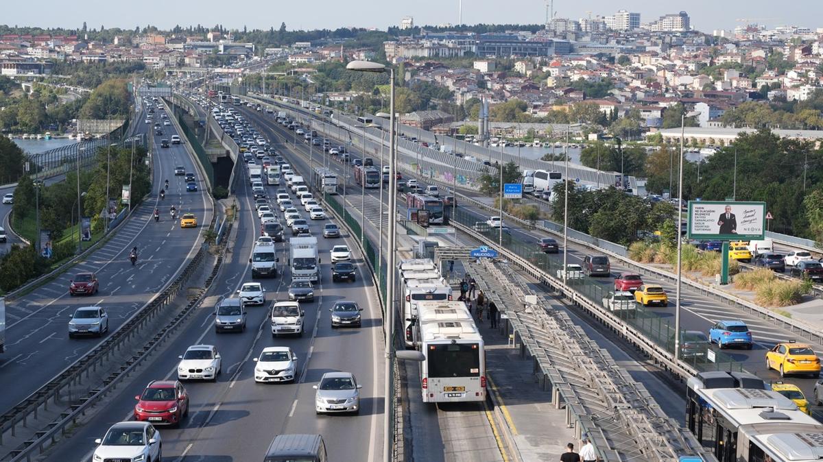 stanbul'da trafik kilit: Younluk yzde 72'ye kt