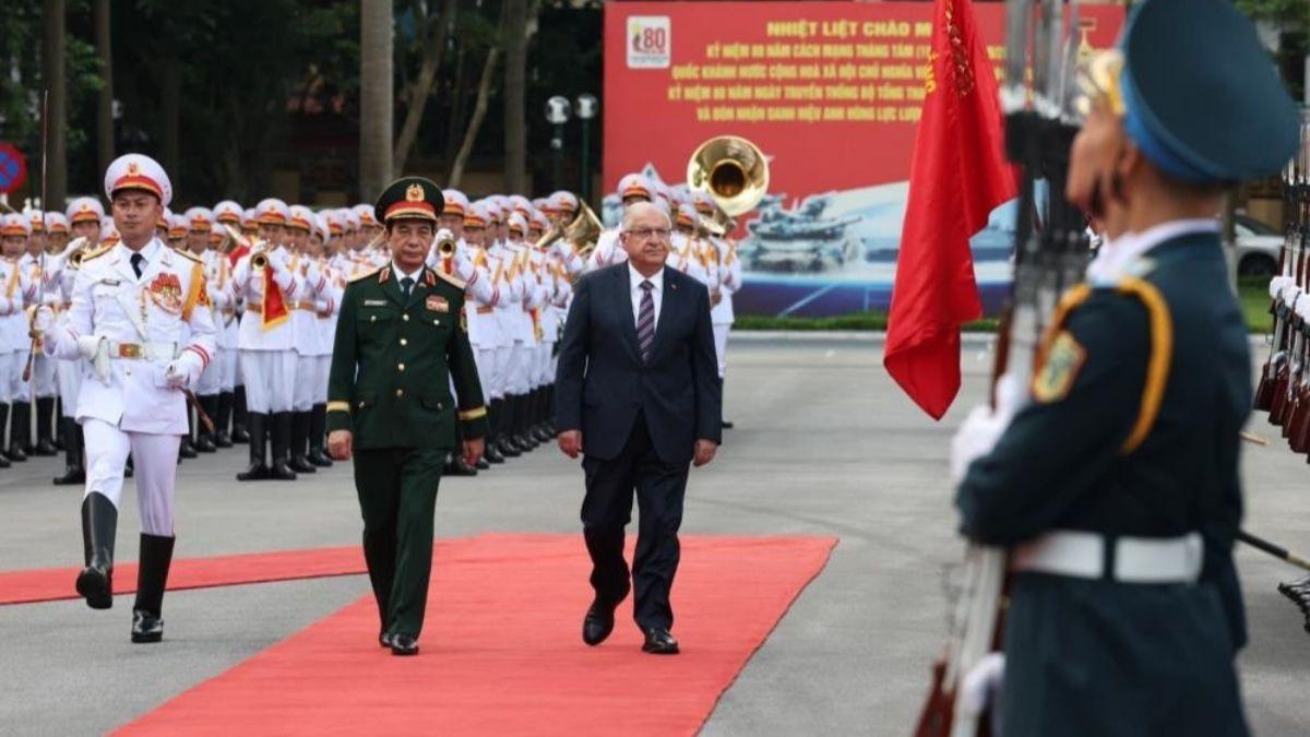 Kresel gelimeler ele alnd: Bakan Gler Vietnam'da