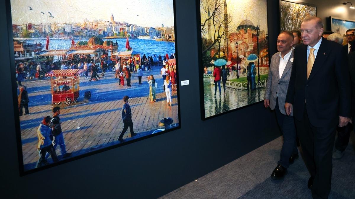 Bakan Erdoan 'Be Ressam Bir ehir Canm stanbul' sergisini gezdi