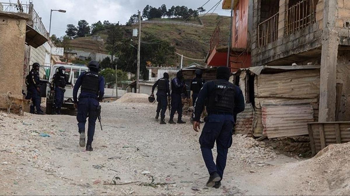 Haiti'de eteler katliam yapt! Biri ocuk en az 42 kii ld