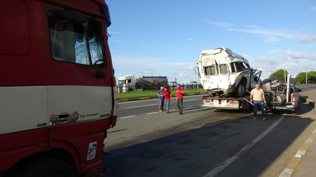 Trabzon'da minibs kazas: 15 kii hastaneye kaldrld 