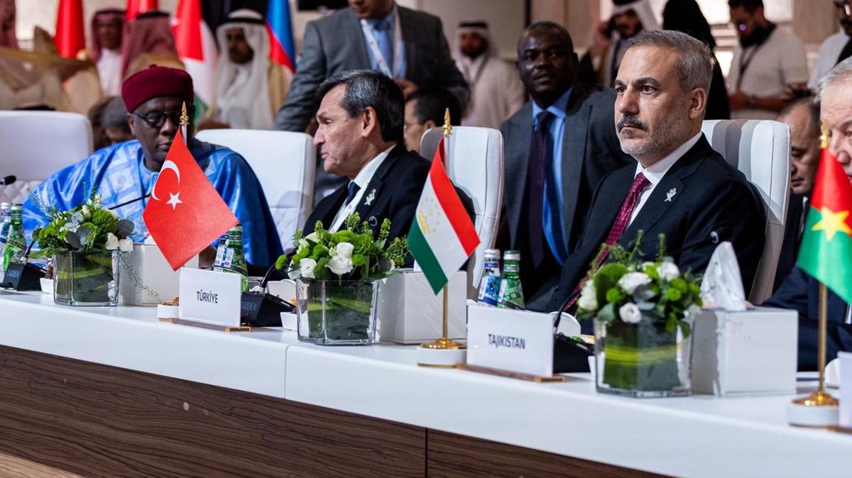 Bakan Fidan'dan Doha'da diplomasi trafii 