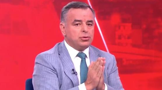 'Tak Atatrk rozetini arkadan ii gtr'