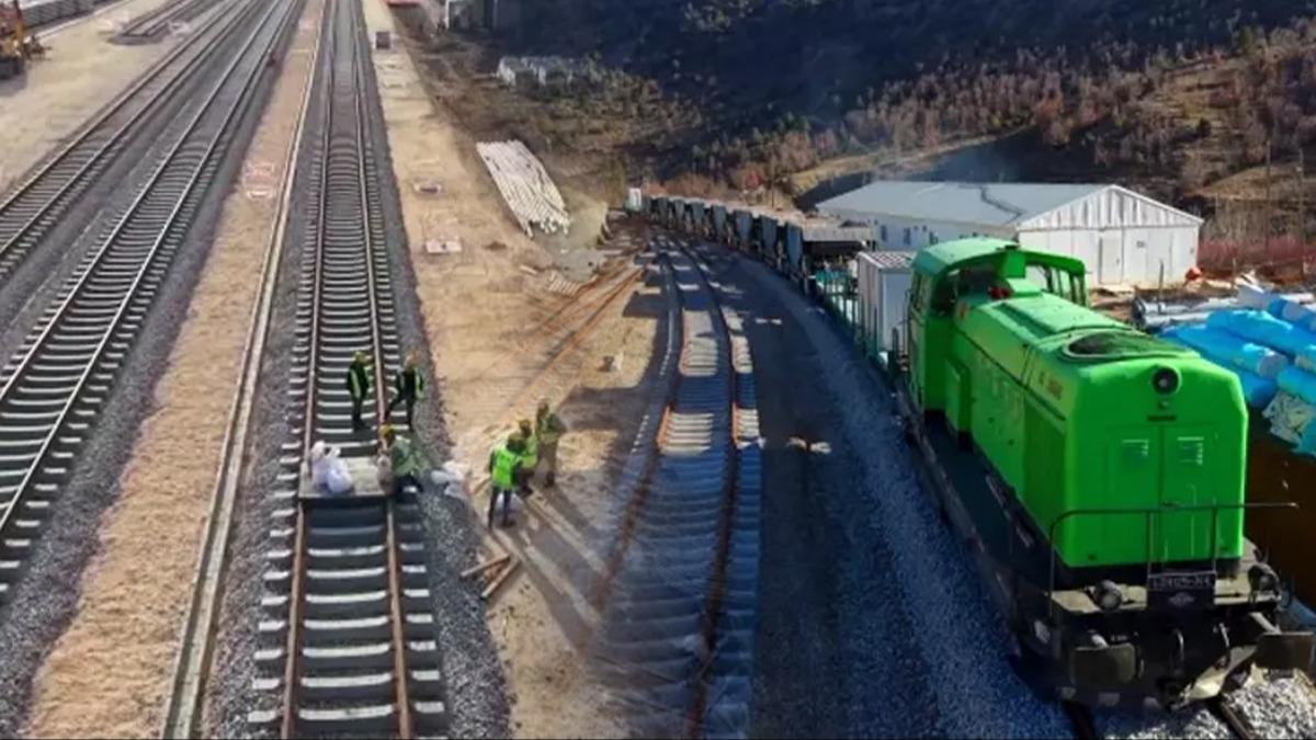 Deprem blgesinin demiryolu a gleniyor... 23,8 milyar liralk yatrmda sona gelindi