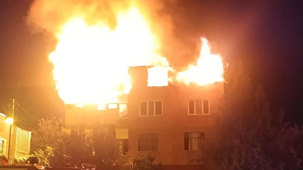 Gece vakti korkutan yangn: Adana'da yrekler aza geldi