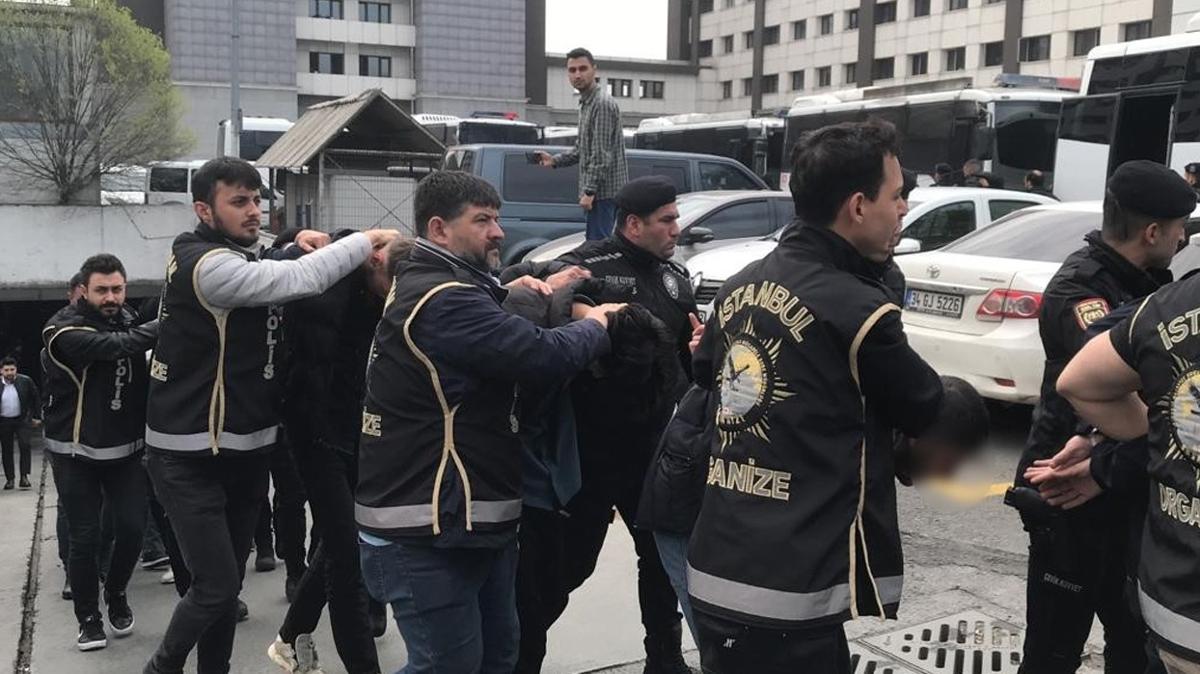 Krmz bltenle aranyorlard: Su makineleri birer birer yakaland