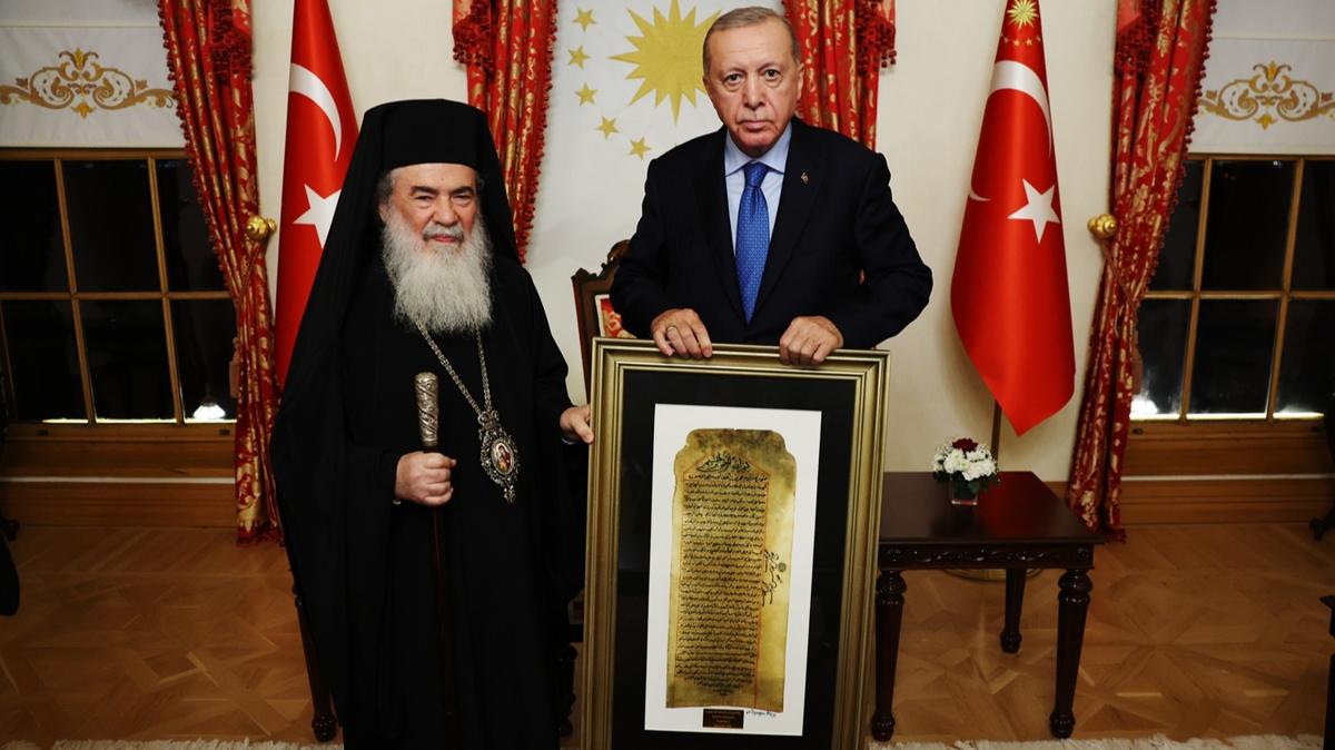 Patrik'ten Cumhurbakan Erdoan'a anlaml hediye! Tarihesi Hazreti mer'e dayanyor