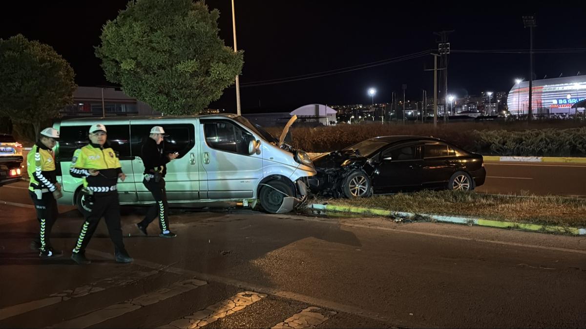 Sivas'ta trafik kazasnda 3' Sivasspor altyap futbolcusu 5 kii yaraland