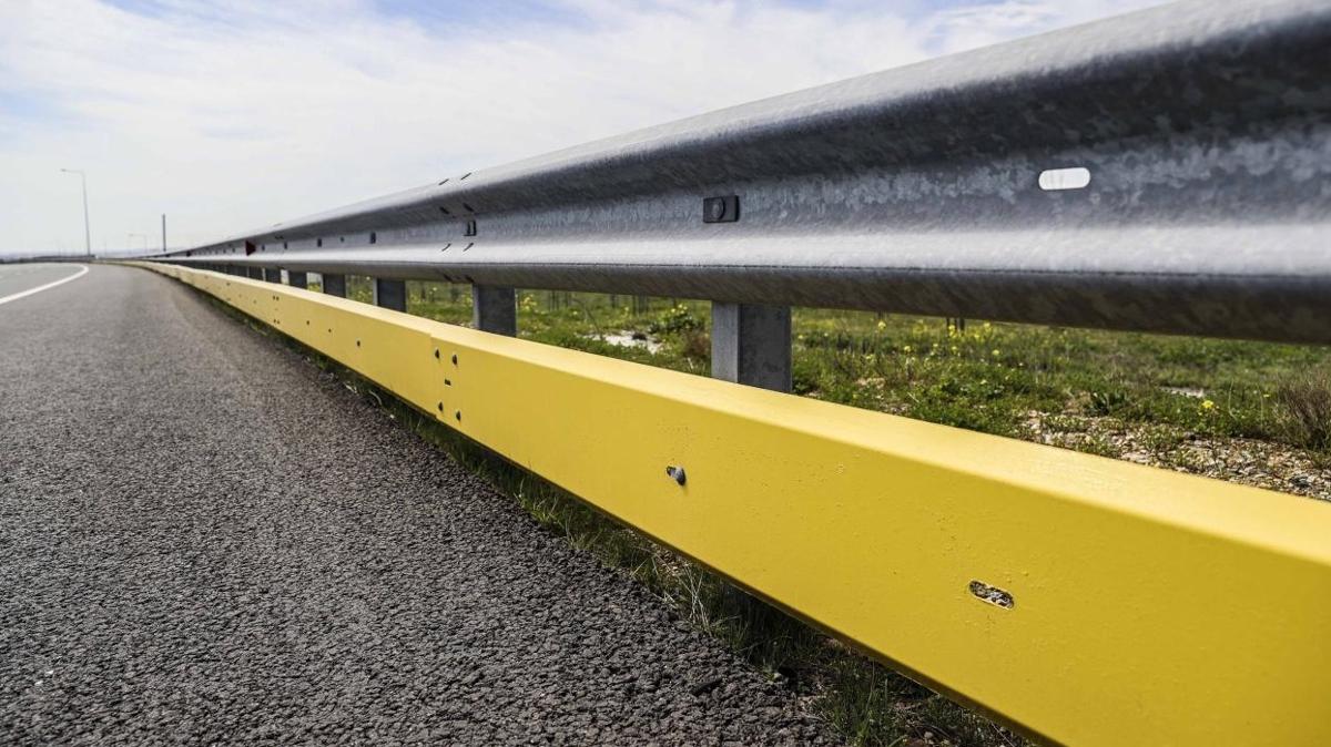 Yl sonuna kadar 300 kilometre ''motorcu dostu'' bariyer kuurlacak
