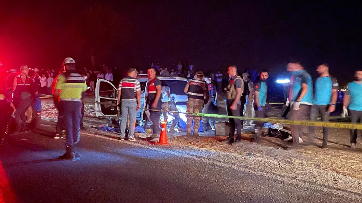 Batman'da kanl pusu: Arac taranan aileden 4 kii hayatn kaybetti