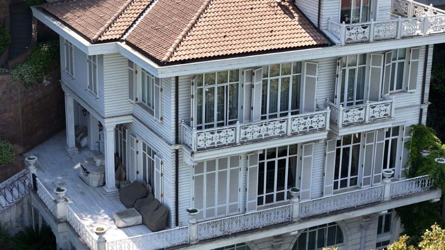 FETÖ firarisi iş insanının köşkü satışta