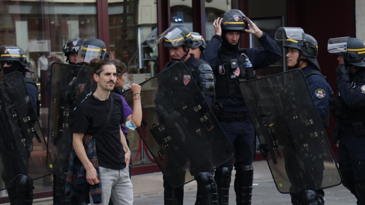 Macron kartlar 18 Eyll'de sokaa kacak 