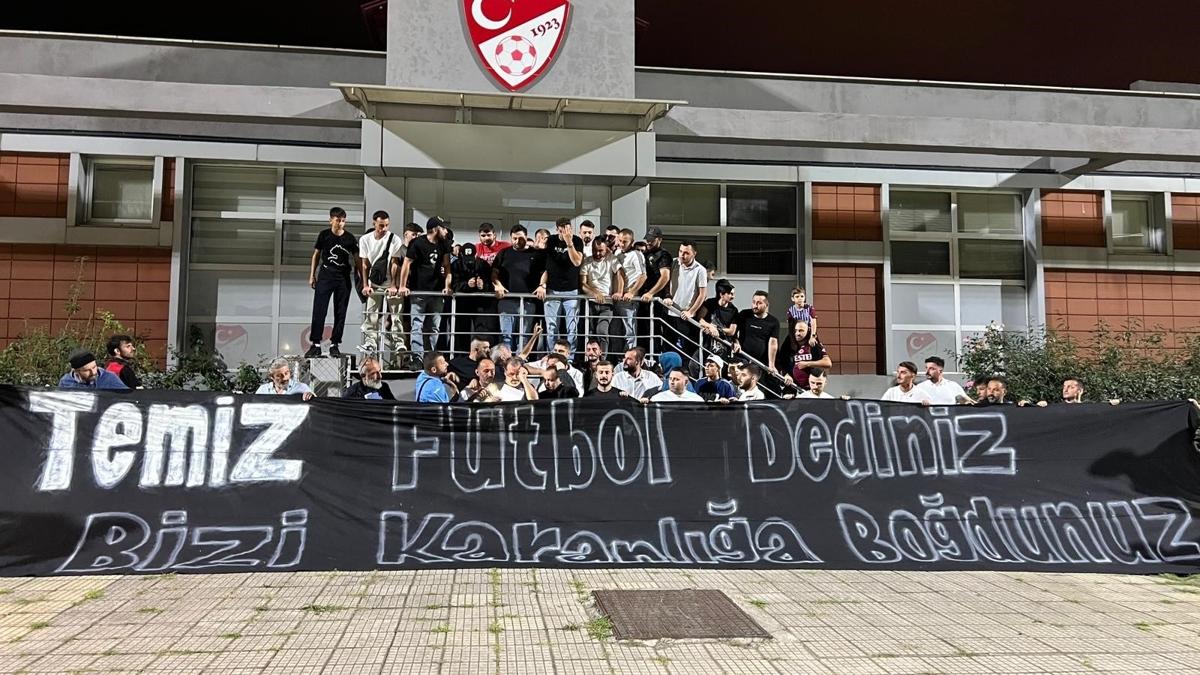 Trabzonspor taraftarlarndan TFF'ye tepki! stifaya davet ettiler 