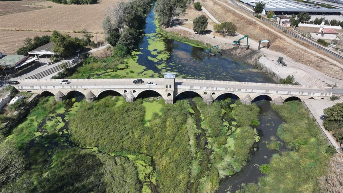 Sazla dnen Tunca Nehri'ni DS temizliyor