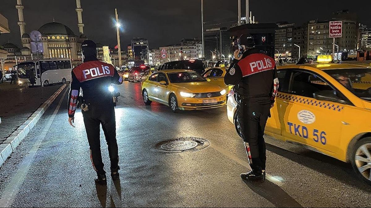 stanbul'da huzur uygulamas: Helikopter ve polis botu destek verdi
