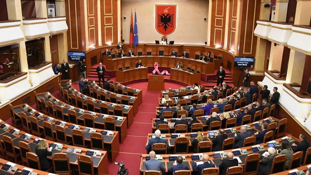 Arnavutluk'ta yeni hkmet kuruldu