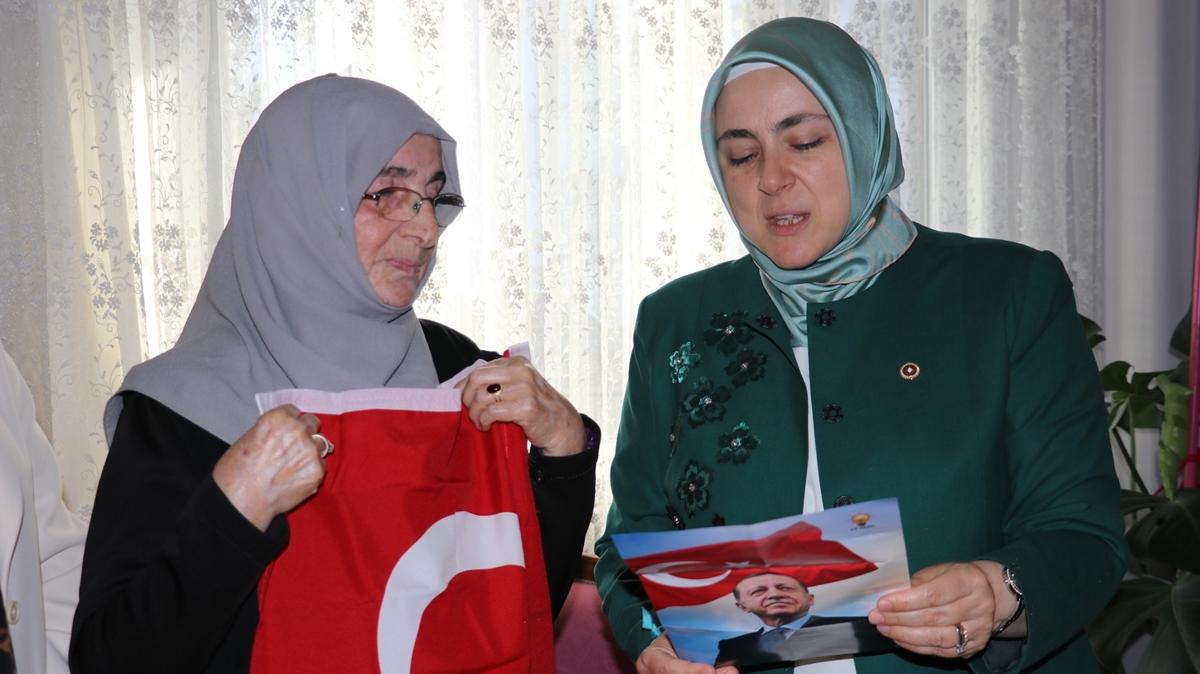 Cumhurbakan Erdoan'n 'Terrsz Trkiye' mektubu ehit Jandarma Er Fazl Karabulut'un zmit'teki ailesine ulat