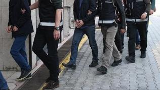 İzmir'de FETÖ operasyonu: 11 şüpheliden 3'ü tutuklandı