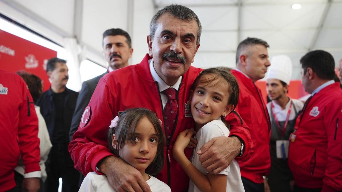 Bakan Tekin TEKNOFEST'te rencilerle bulutu: Gurur verici