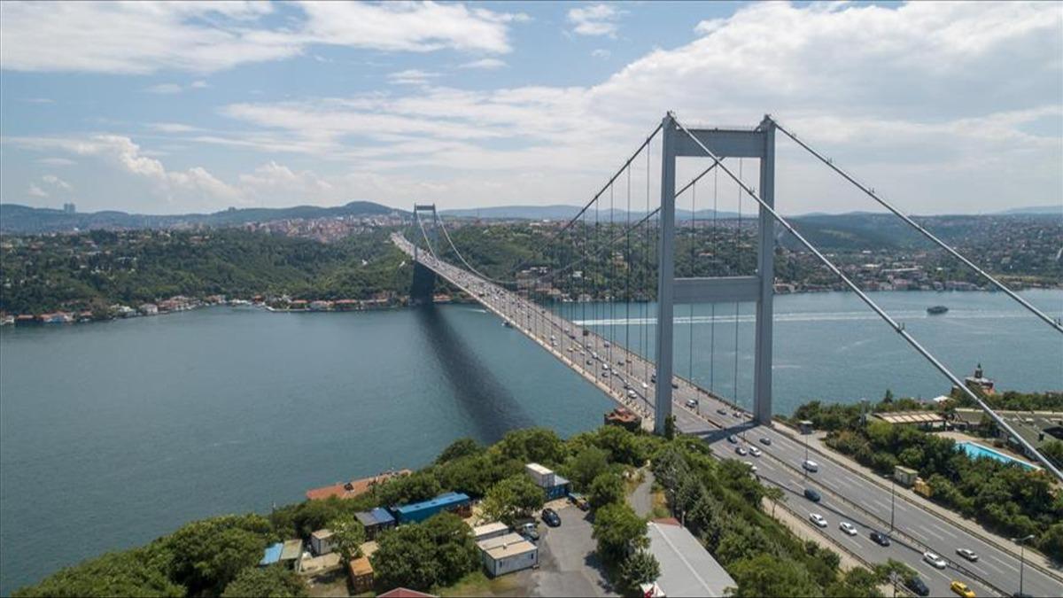 stanbul Boaz ift ynl olarak gemi trafiine kapatld