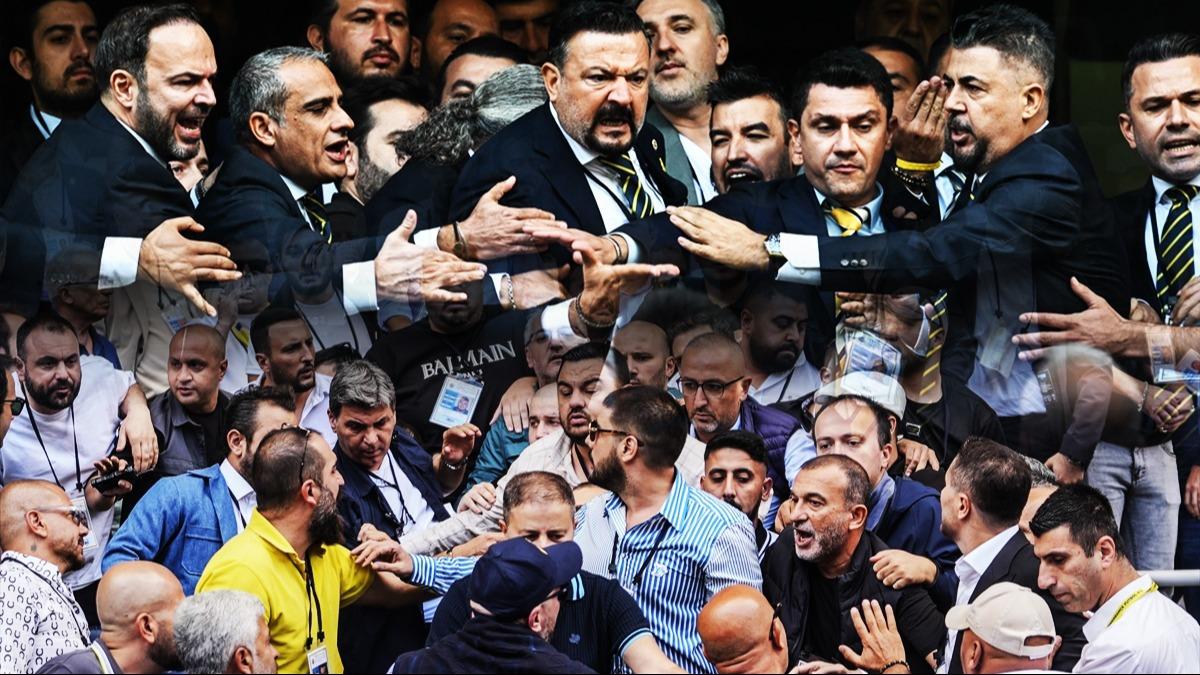 Tansiyon bir anda ykseldi! Kongrede taraflar arasnda gerginlik