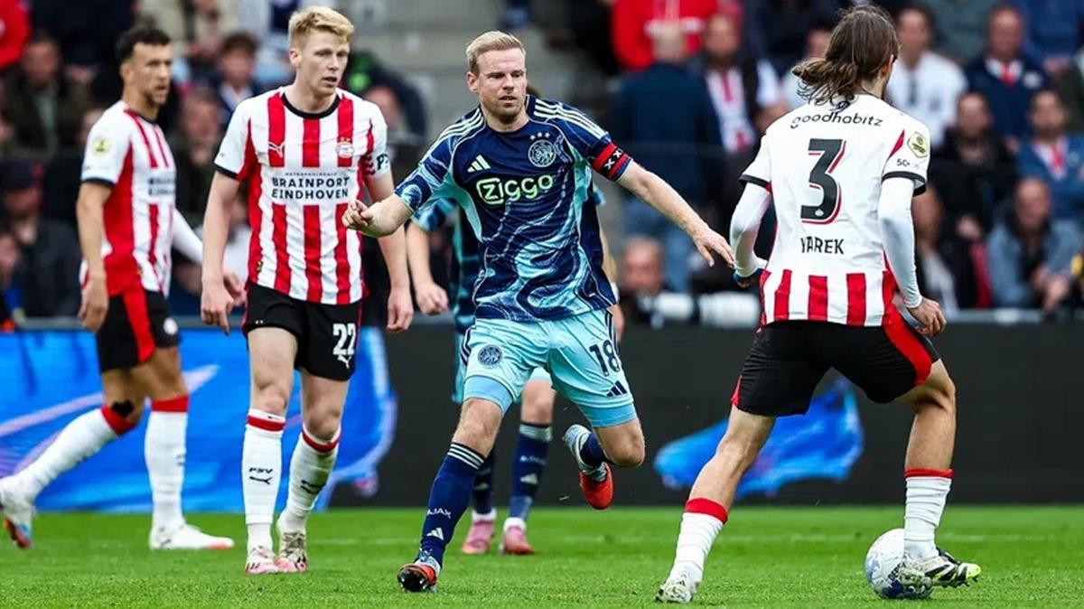 Ajax ile PSV puanlar paylat