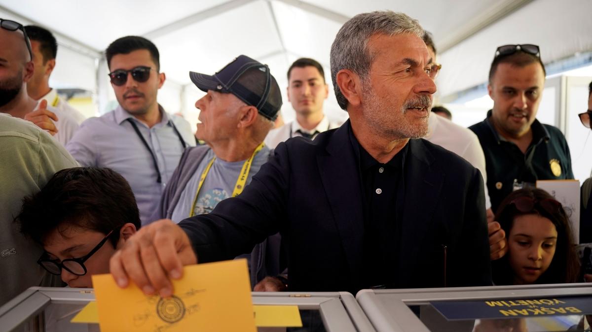Aykut Kocaman'dan Fenerbahe szleri: htiya olursa her zaman buradaym