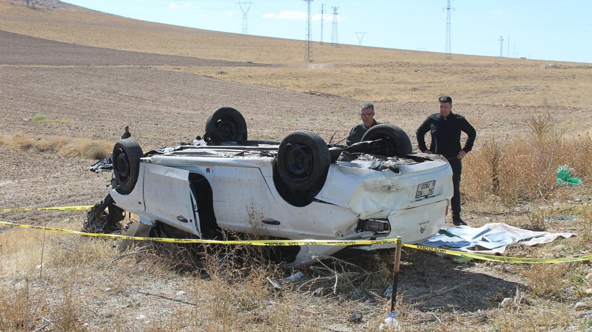 Konya'da devrilen otomobildeki 3 kii hayatn kaybetti