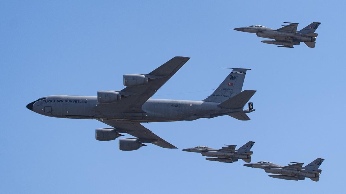 TEKNOFEST'te gzler gkyznde! F-16'lara havada yakt ikmali nefes kesti