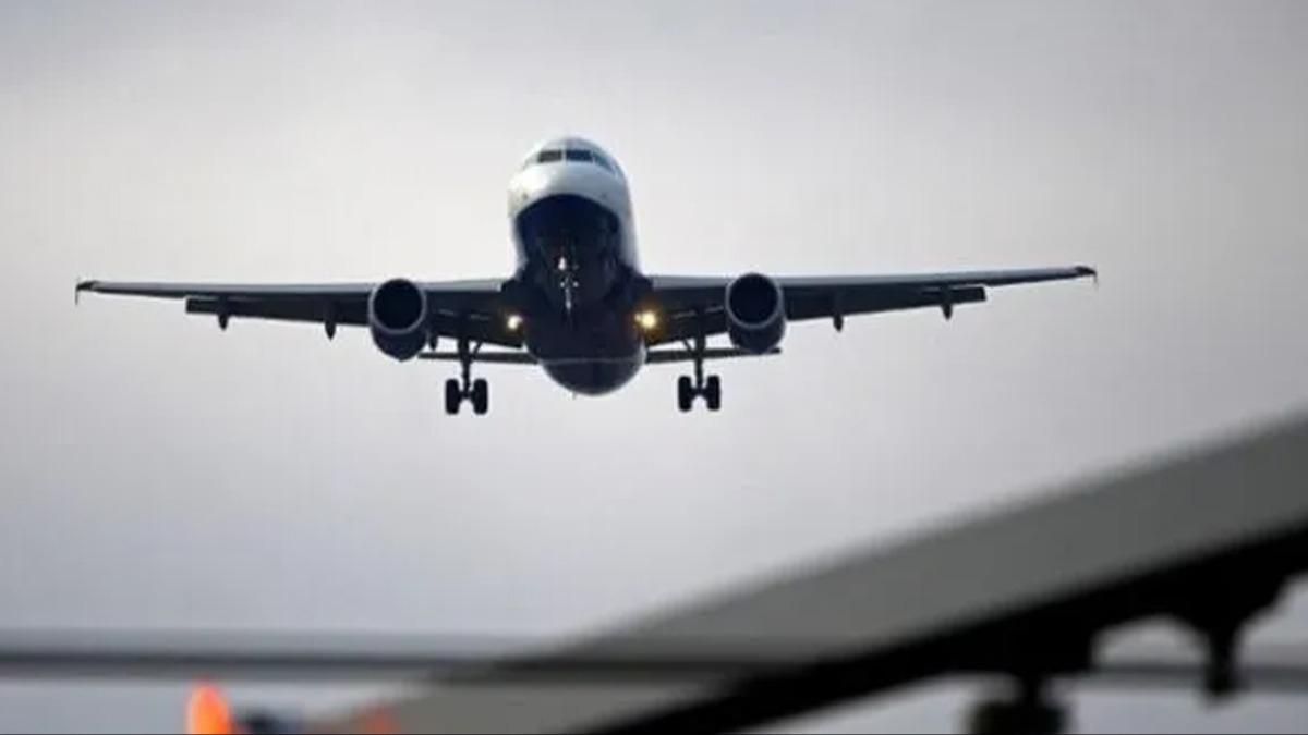 13 yandaki ocuk, uan ini takmnda Kabil'den Delhi'ye utu   