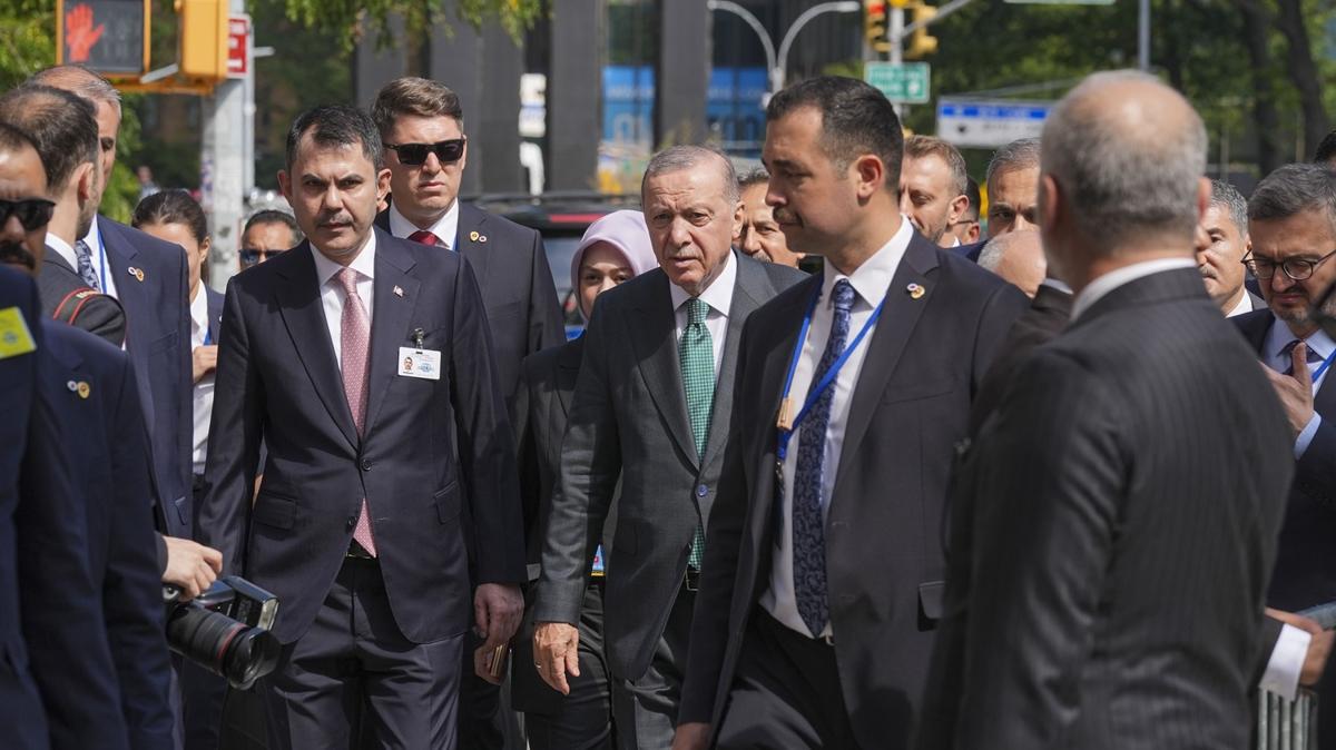 Cumhurbakan Erdoan, BM'deki konumasnn ardndan Trkevi'ne geti 