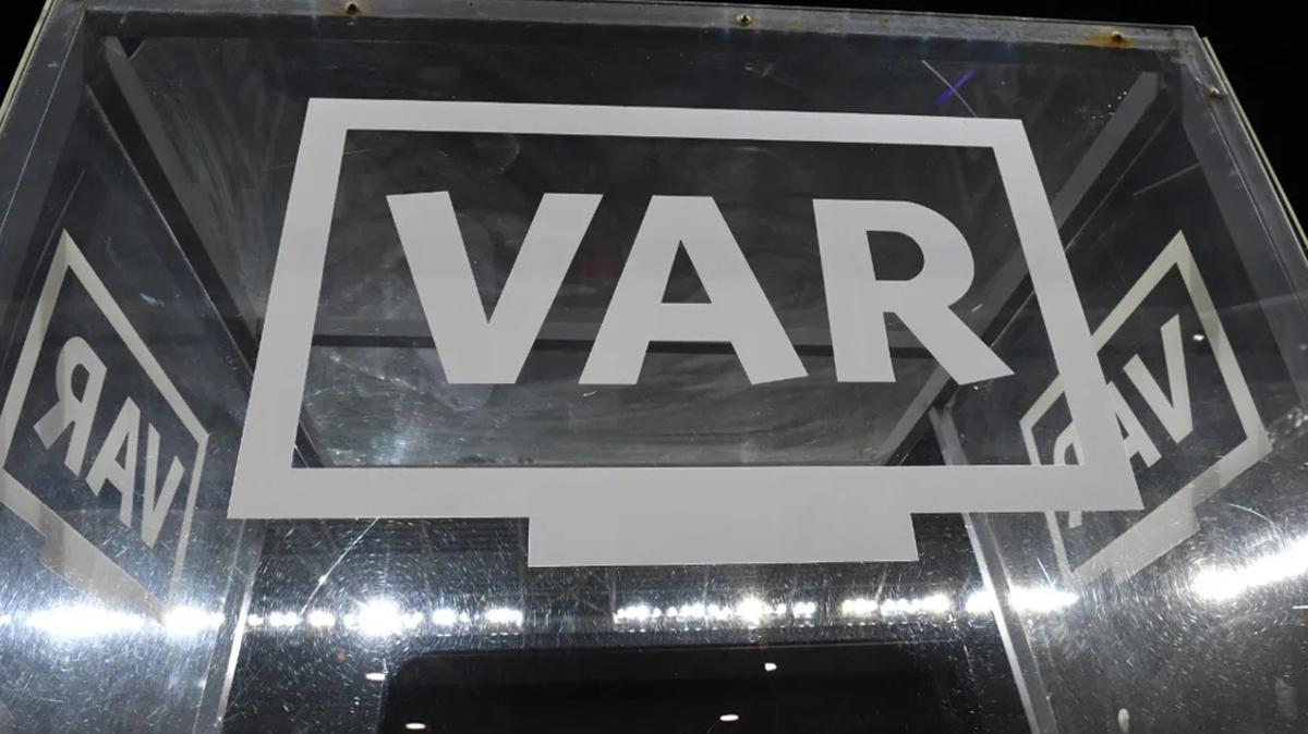 VAR kaytlar akland! te tartmal pozisyonlar