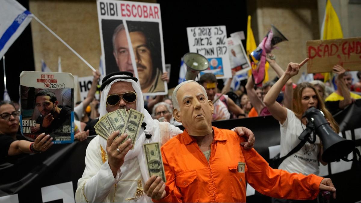 BM yolunda katil Netanyahu'ya byk protesto: Tutuklanmalsn pankartlar