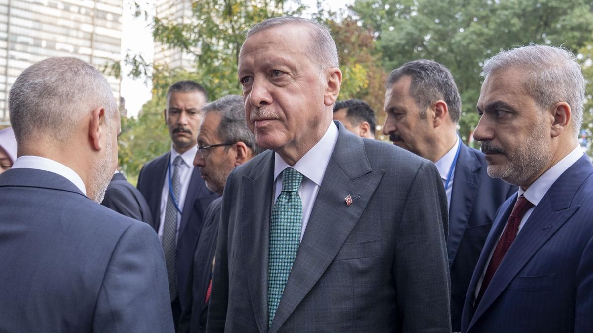 Cumhurbakan Erdoan, devlet bakanlar ve eleri onuruna verilen davete katld